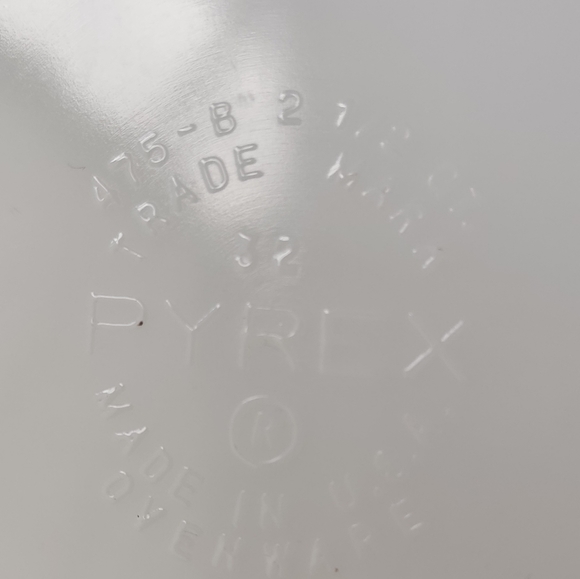 Vintage Olive Green Pyrex 2 1/2 Quart Casserole Dish with Lid - Picture 8 of 9